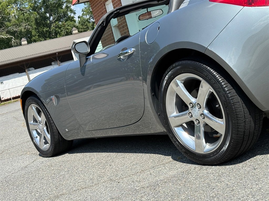 Used 2007 Pontiac Solstice Convertible w/ Premium Package image 18