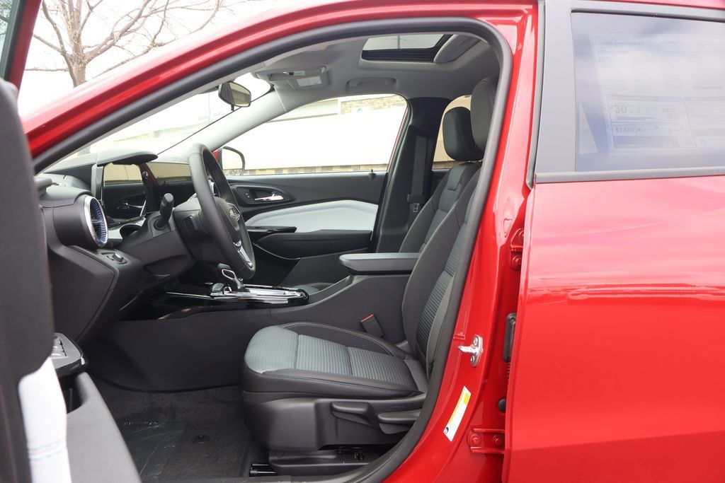 New 2026 Chevrolet Trax LT w/ Sunroof Package FWD image 14