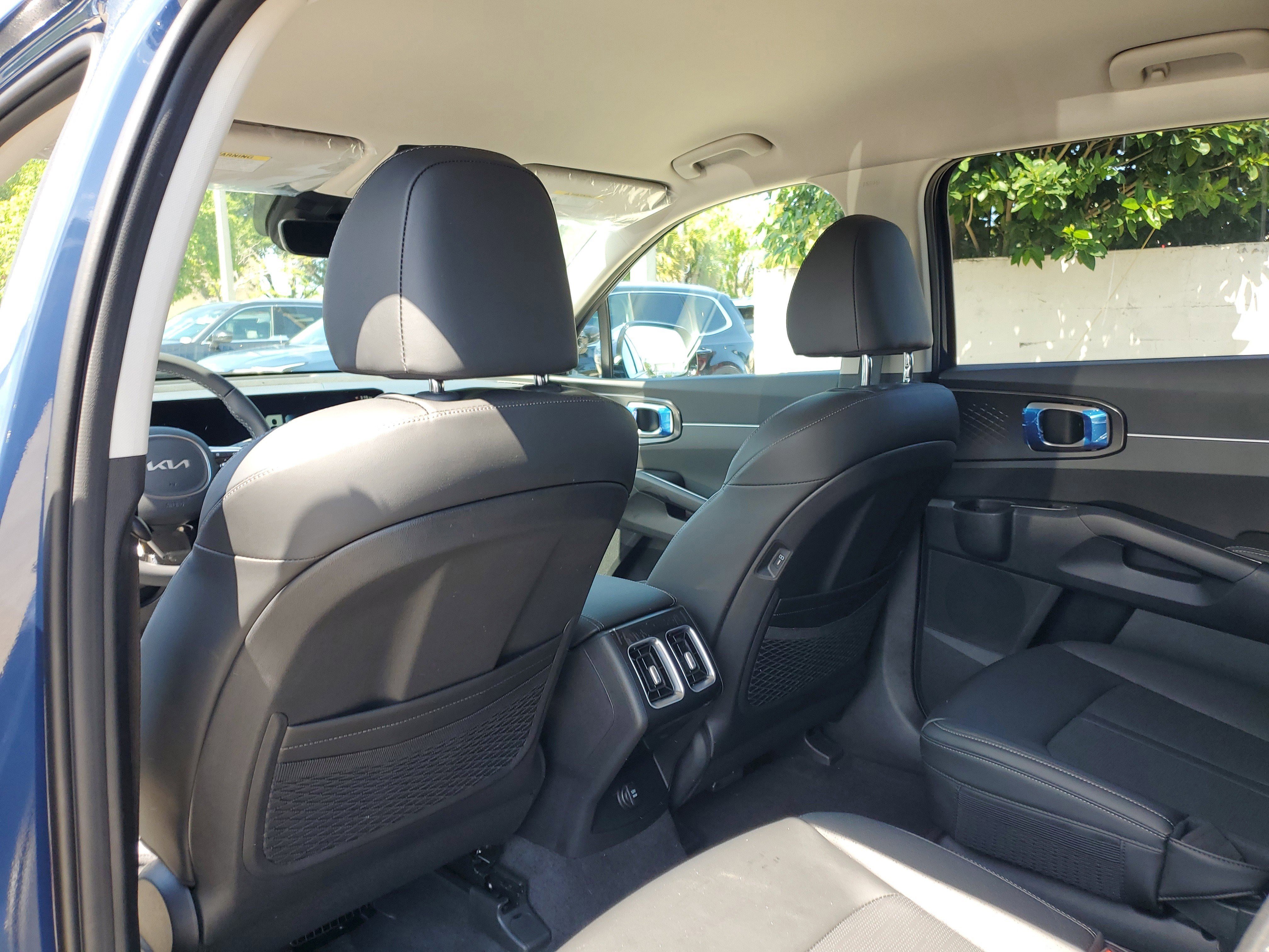 New 2025 Kia Sorento EX image 9