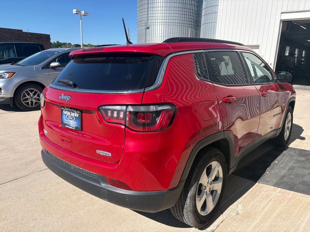 Used 2018 Jeep Compass Latitude w/ Safe & Security Group FWD image 3