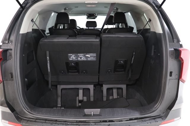 Used 2025 Kia Carnival FWD image 31