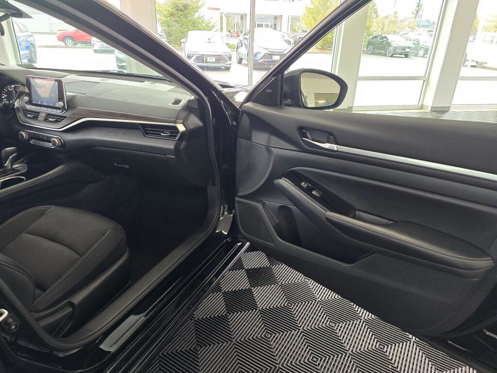 Used 2023 Nissan Altima 2.5 SV image 41