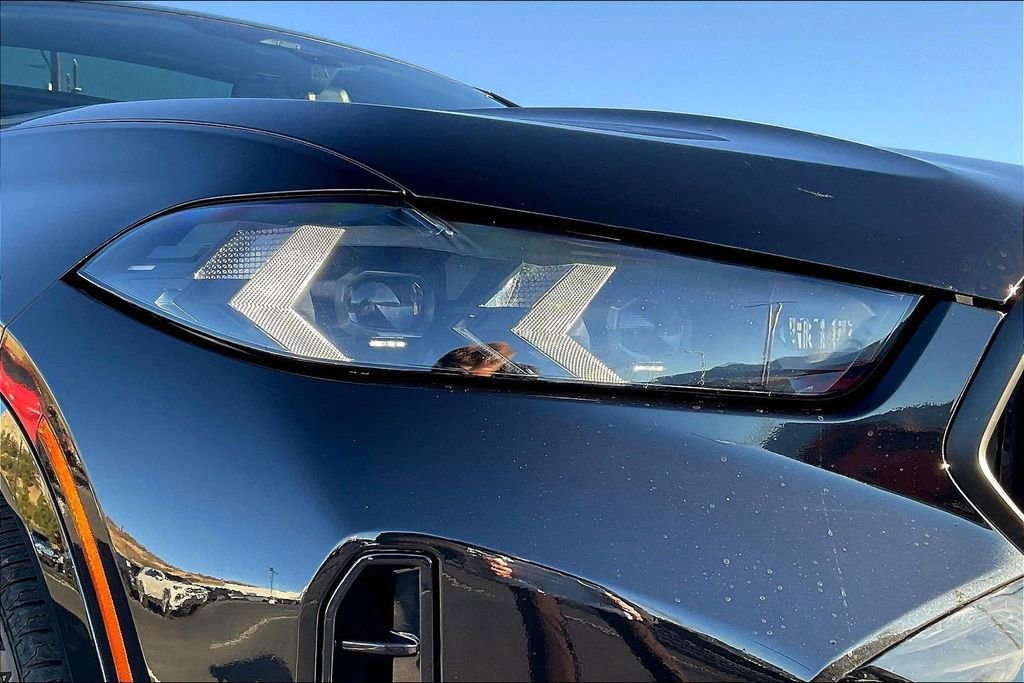 Used 2025 BMW X6 xDrive40i w/ Climate Comfort Package image 31