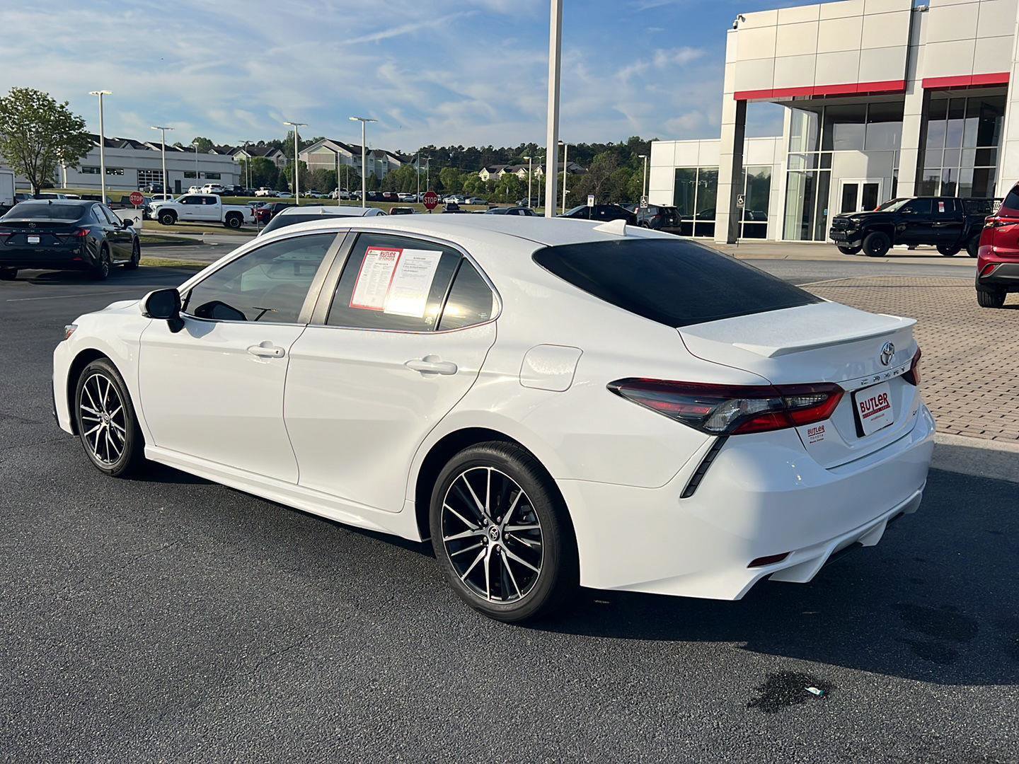Certified 2024 Toyota Camry SE w/ Convenience Package image 4
