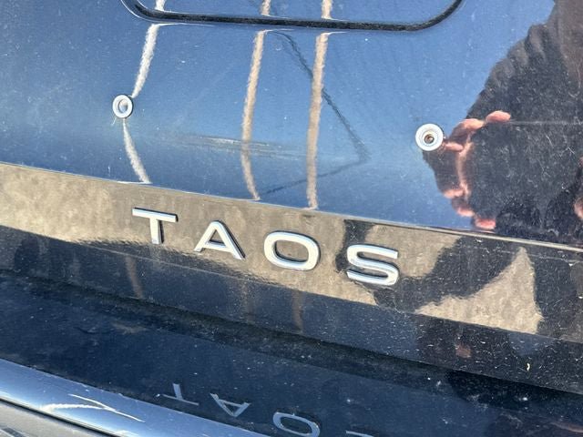 Used 2025 Volkswagen Taos SE AWD/4WD image 17