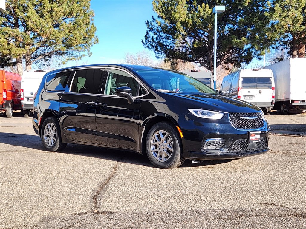 Used 2024 Chrysler Pacifica Touring-L