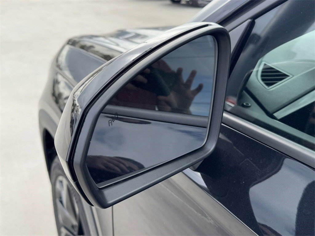 New 2024 Volkswagen Taos SE image 23