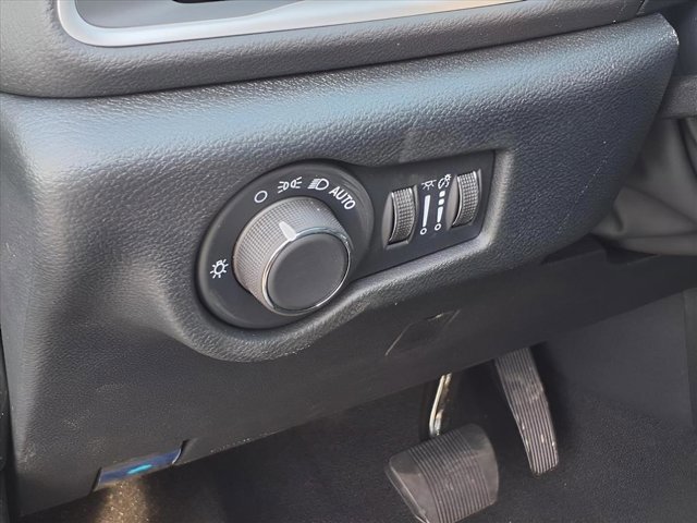 New 2025 Chrysler Voyager LX image 11