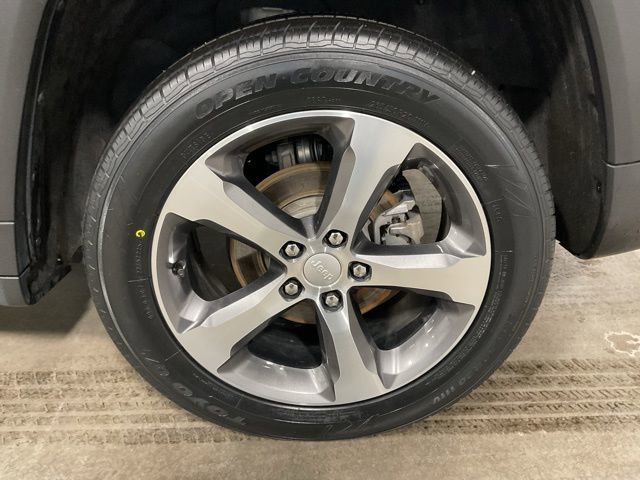 Used 2023 Jeep Grand Cherokee Limited w/ Luxury Tech Group II image 7