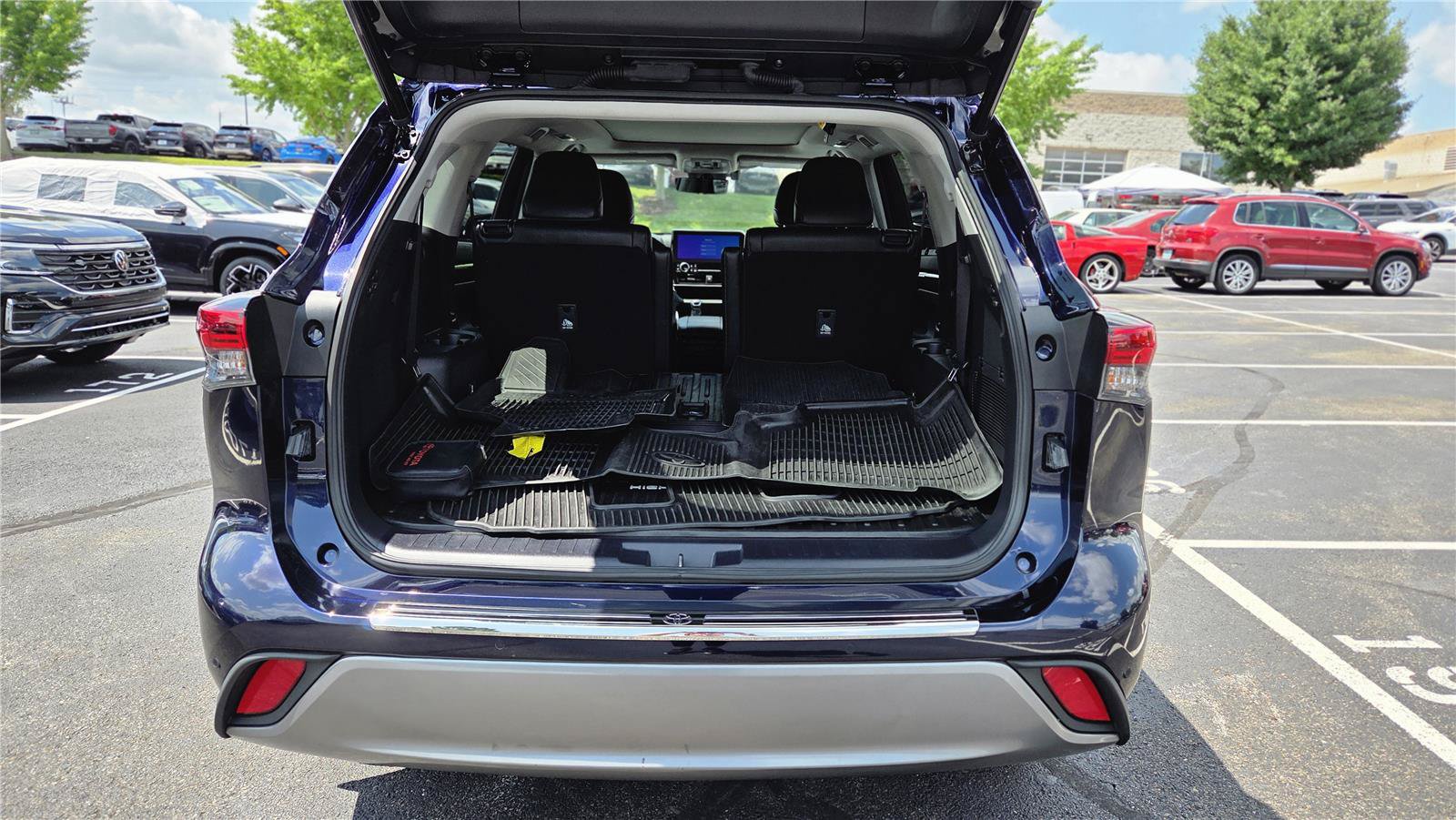 Used 2023 Toyota Highlander Platinum AWD/4WD image 5