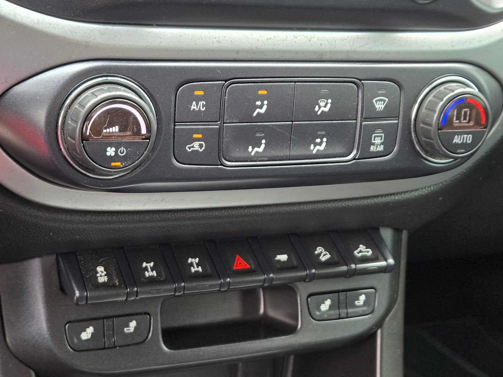 Used 2020 Chevrolet Colorado ZR2 w/ ZR2 Midnight Special Edition AWD/4WD image 18