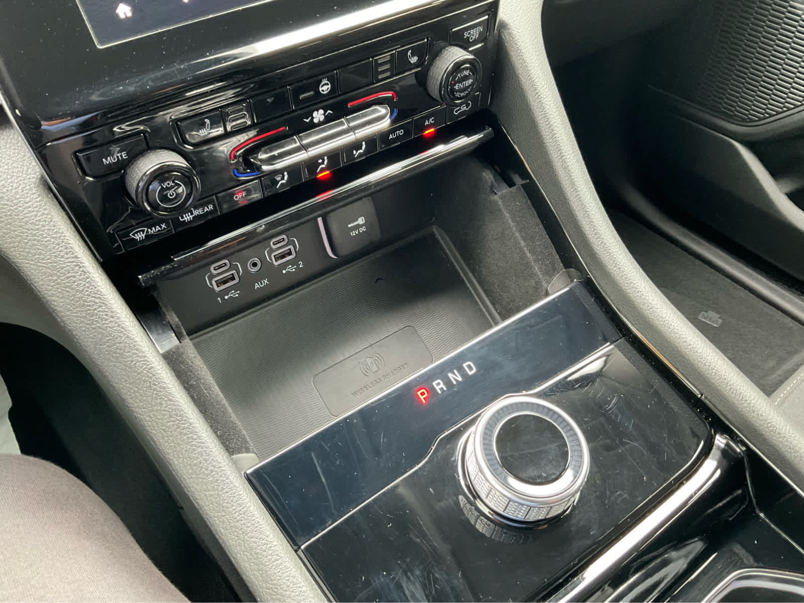 Used 2022 Jeep Grand Cherokee Laredo w/ Luxury Tech Group I RWD image 20