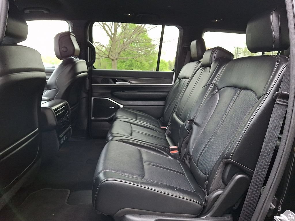 Used 2024 Jeep Wagoneer L Series II w/ Flexible Seating Group AWD/4WD image 14