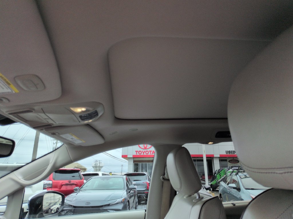 Used 2020 Chrysler Pacifica Limited FWD image 21