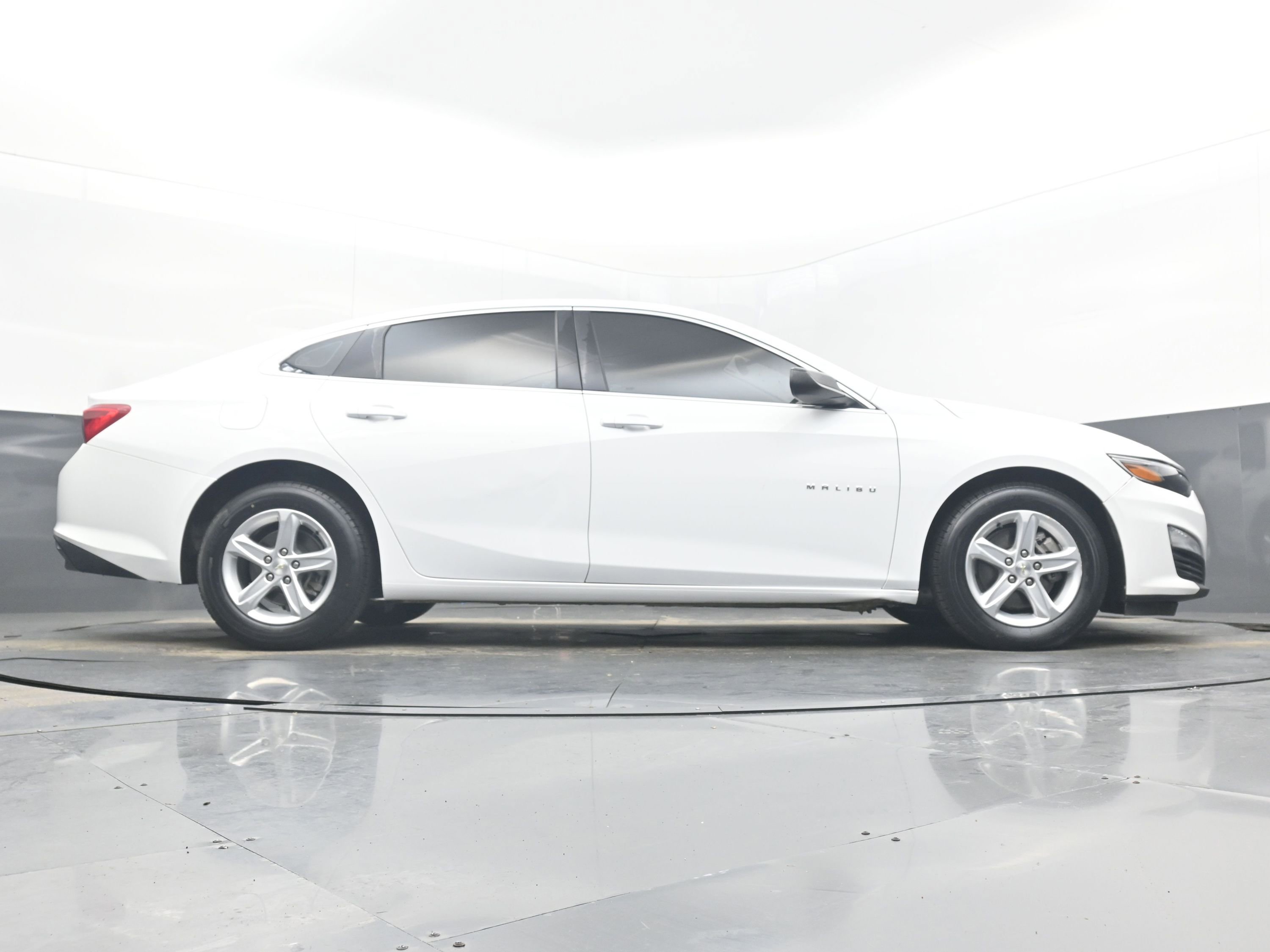 Used 2021 Chevrolet Malibu LS image 30