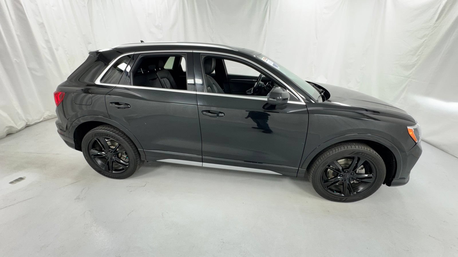 Used 2020 Audi Q3 2.0T Premium w/ Convenience Package AWD/4WD image 2