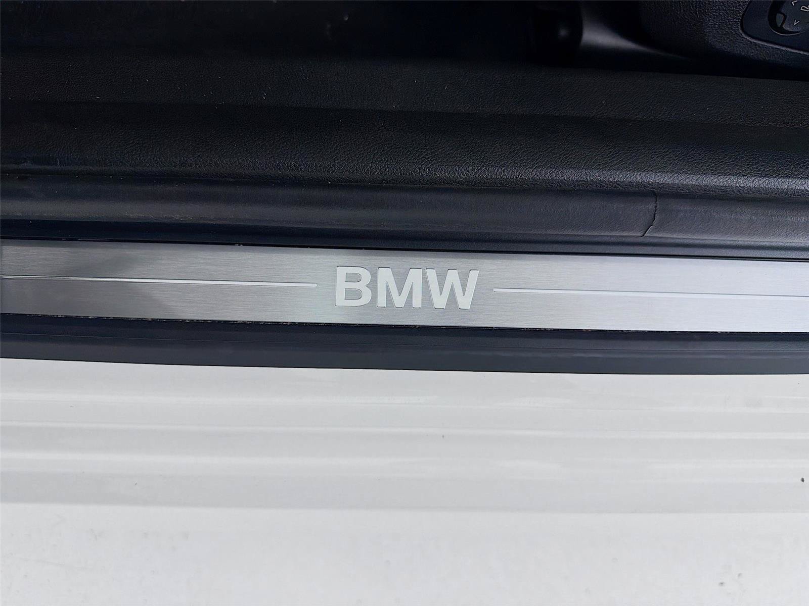 Used 2024 BMW 330i Sedan w/ Premium Package RWD image 9