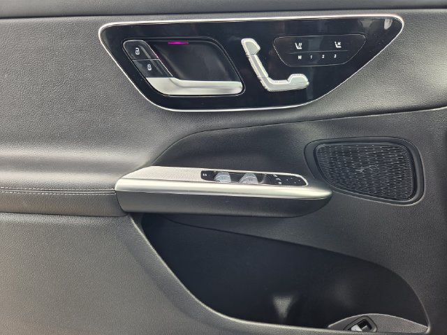 Used 2025 Mercedes-Benz GLC 300 4MATIC image 19