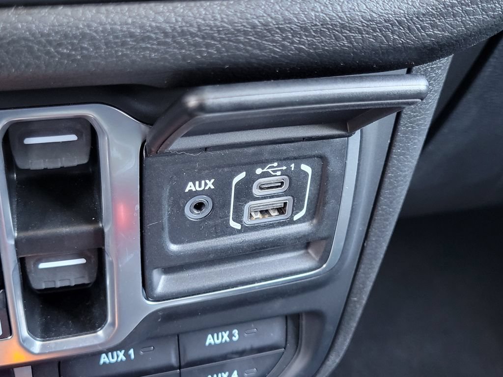 Used 2025 Jeep Wrangler Unlimited Sport AWD/4WD image 14