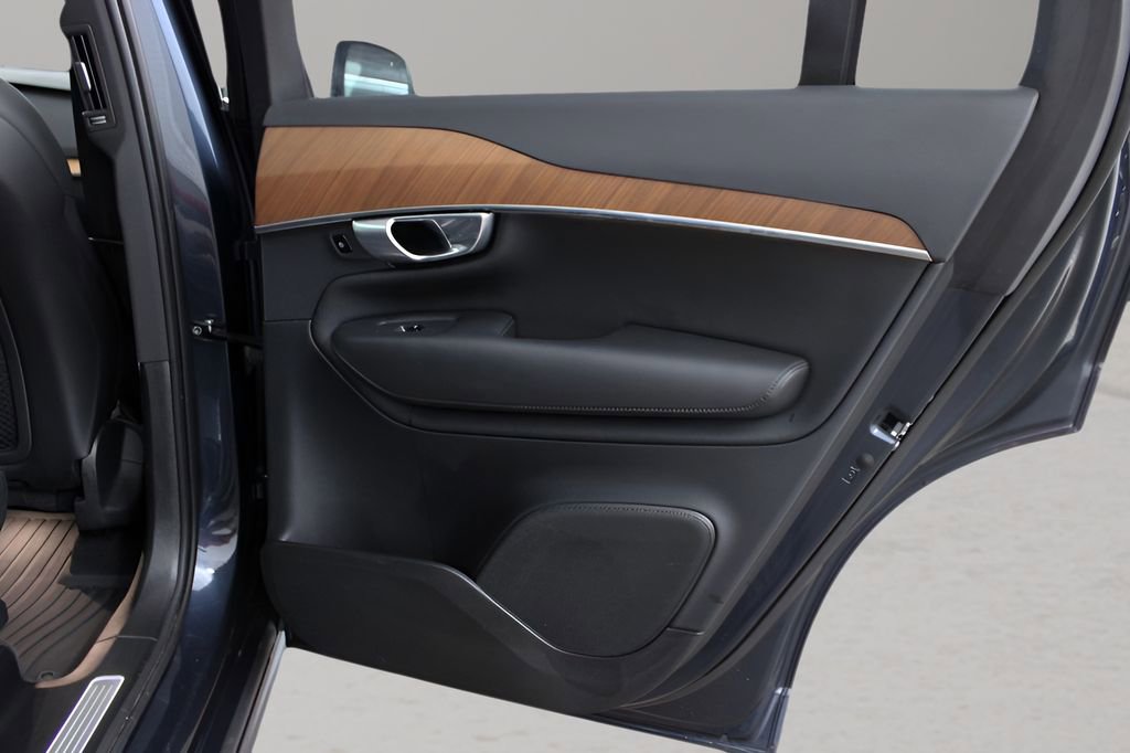 Certified 2024 Volvo XC90 T8 Plus w/ Protection Package image 11
