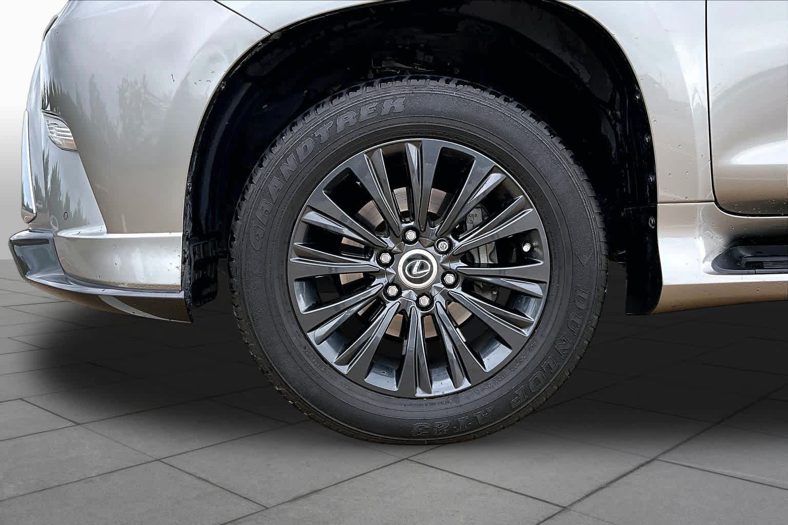 Used 2023 Lexus GX 460 Luxury w/ Sport Design Package AWD/4WD image 11