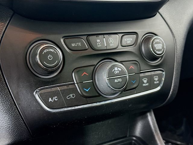 Used 2020 Jeep Cherokee Trailhawk w/ Technology Group image 15