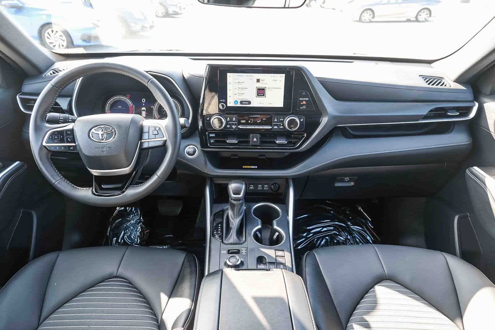 Used 2025 Toyota Highlander XSE AWD/4WD image 13