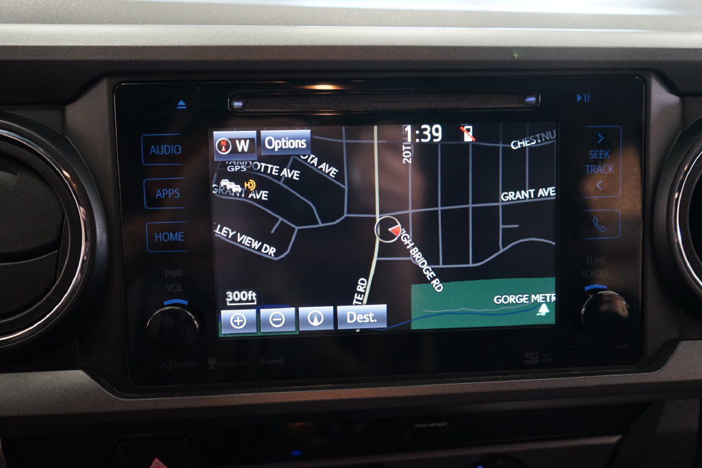 Used 2018 Toyota Tacoma TRD Off-Road w/ Technology Package AWD/4WD image 8