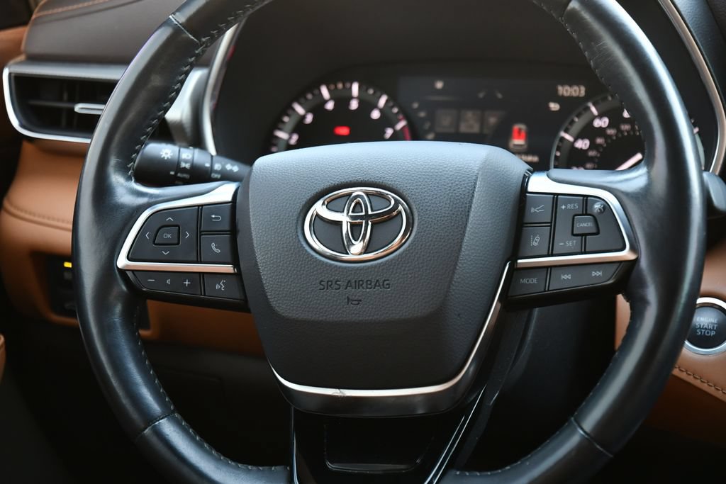 Used 2021 Toyota Highlander Platinum AWD/4WD image 28
