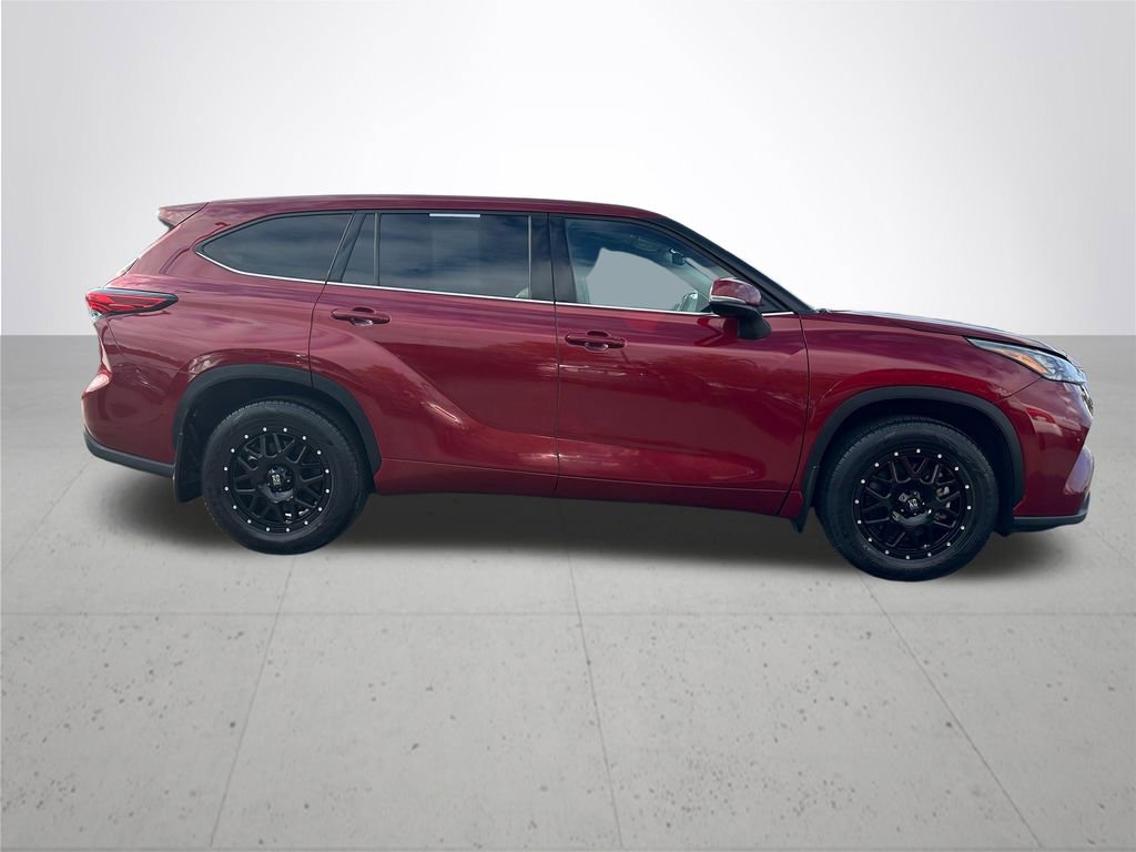 Used 2020 Toyota Highlander LE image 6