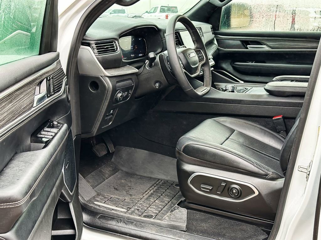 Used 2024 Jeep Wagoneer L Series III w/ Flexible Seating Group image 8