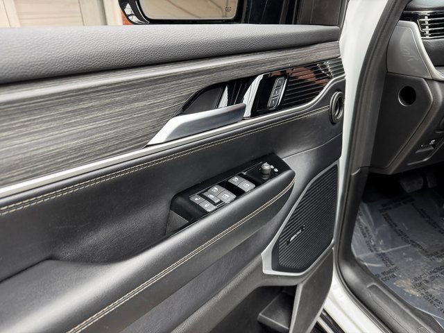 Used 2024 Jeep Wagoneer L Series II w/ Flexible Seating Group image 11