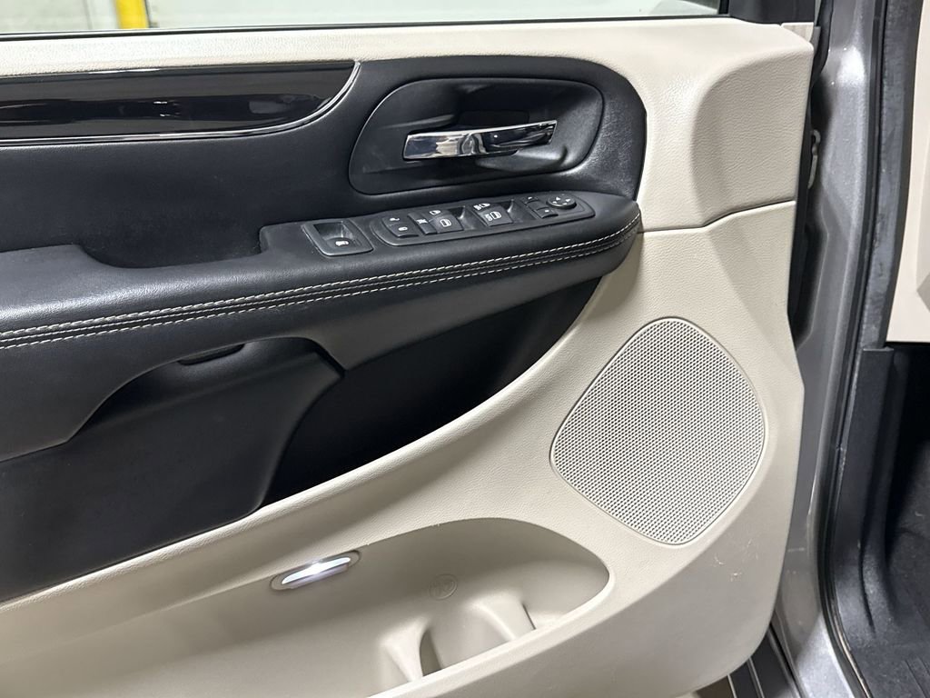 Used 2019 Dodge Grand Caravan SXT FWD image 20