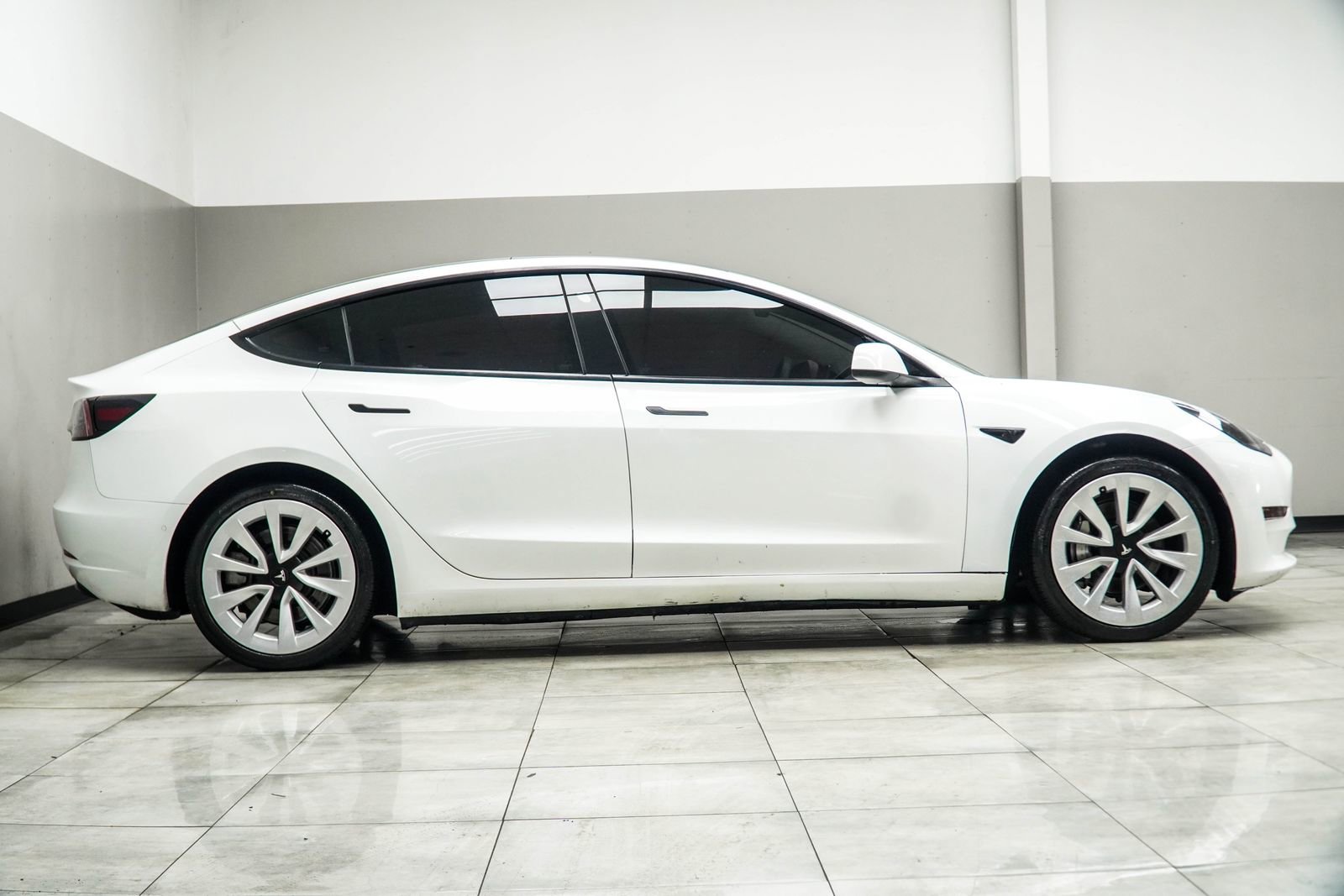 Used 2021 Tesla Model 3 Standard Range Plus image 6