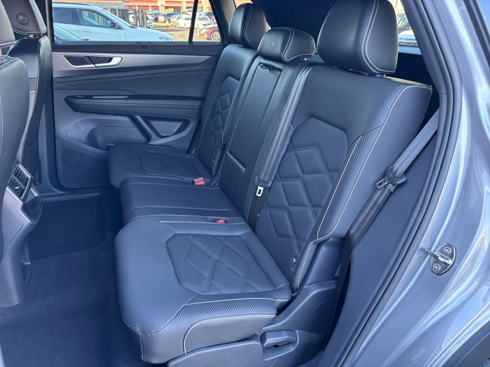 Used 2025 Volkswagen Atlas Cross Sport SE FWD image 40