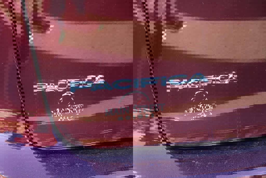 Used 2019 Chrysler Pacifica Touring-L Plus w/ Tire & Wheel Group image 20