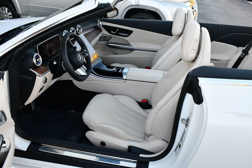 Used 2025 Mercedes-Benz CLE 300 4MATIC Cabriolet image 14