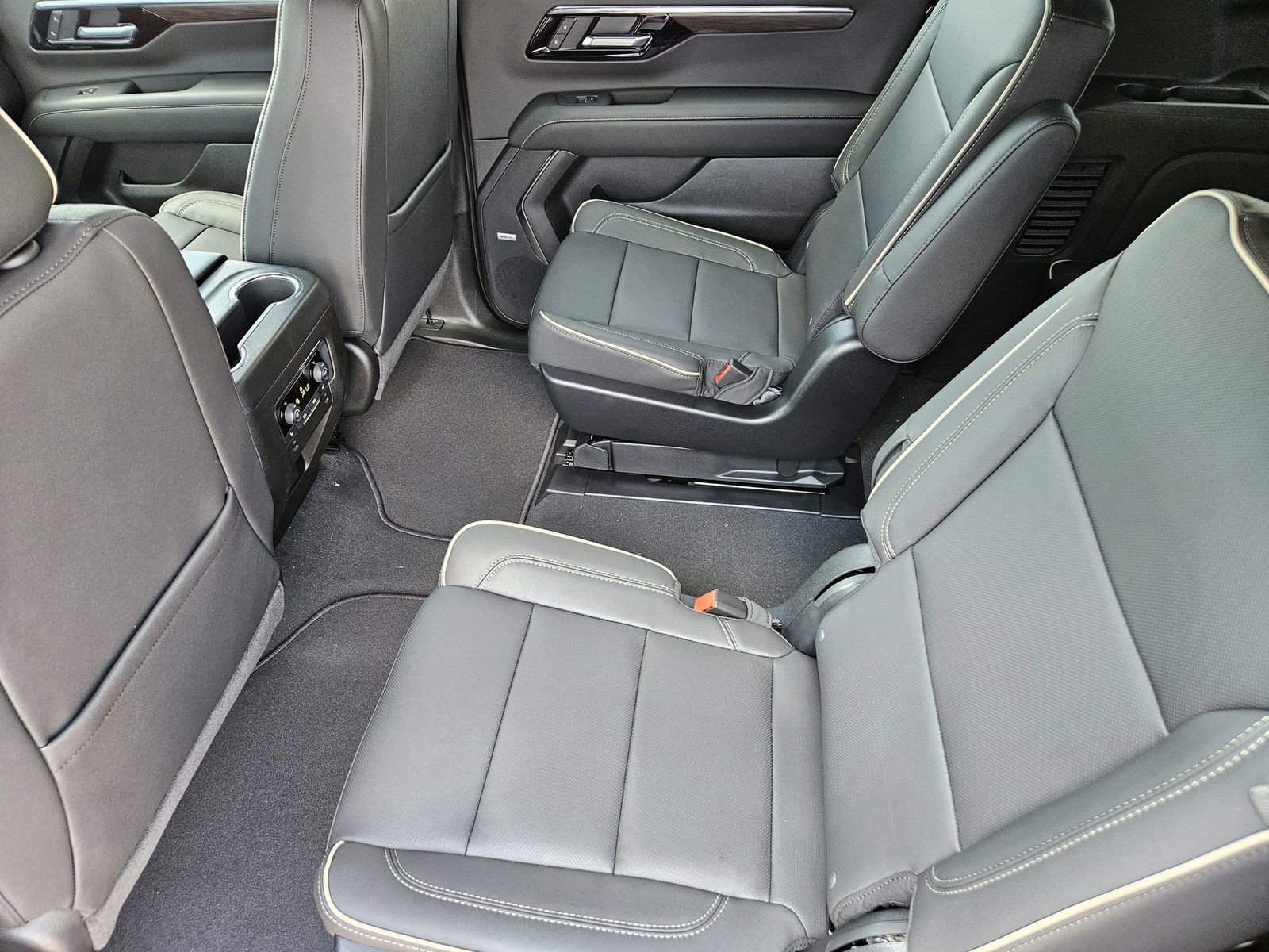New 2026 Chevrolet Suburban Premier image 30