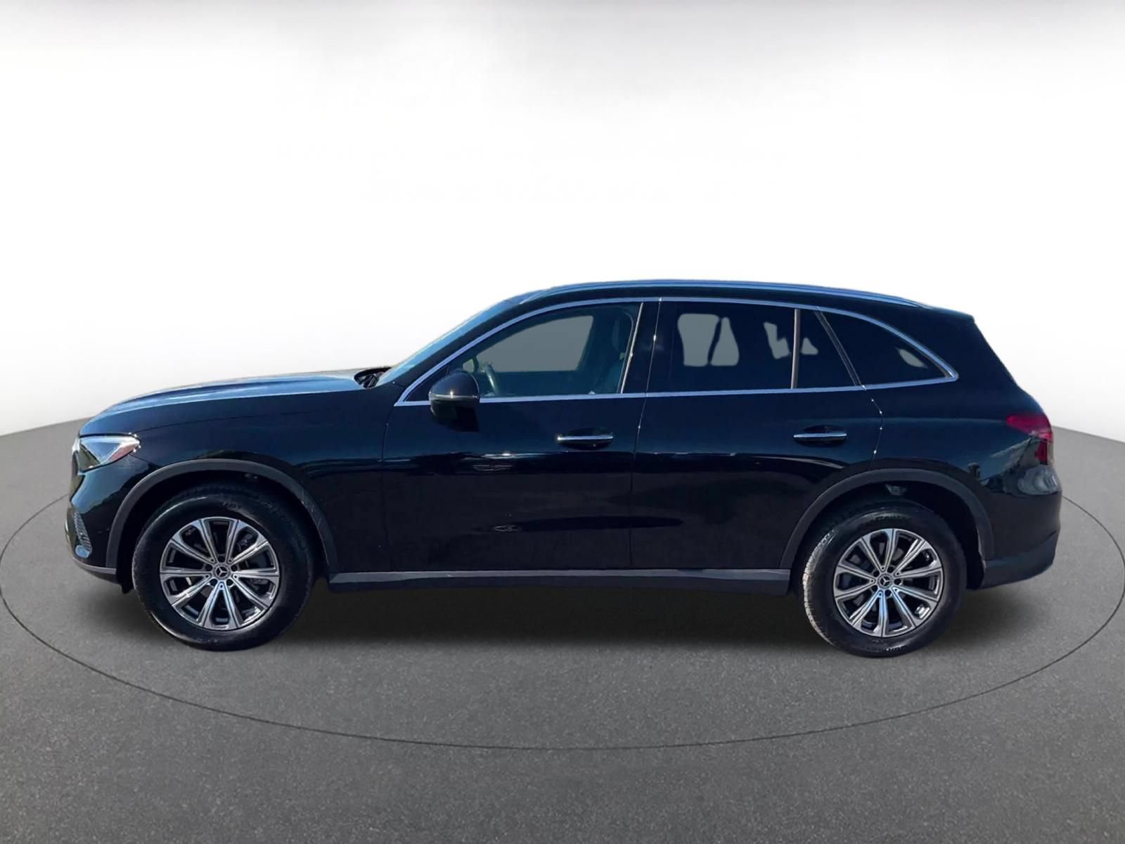 Used 2024 Mercedes-Benz GLC 300 4MATIC image 8