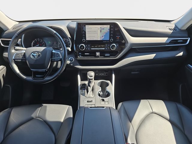 Used 2020 Toyota Highlander XLE AWD/4WD image 10