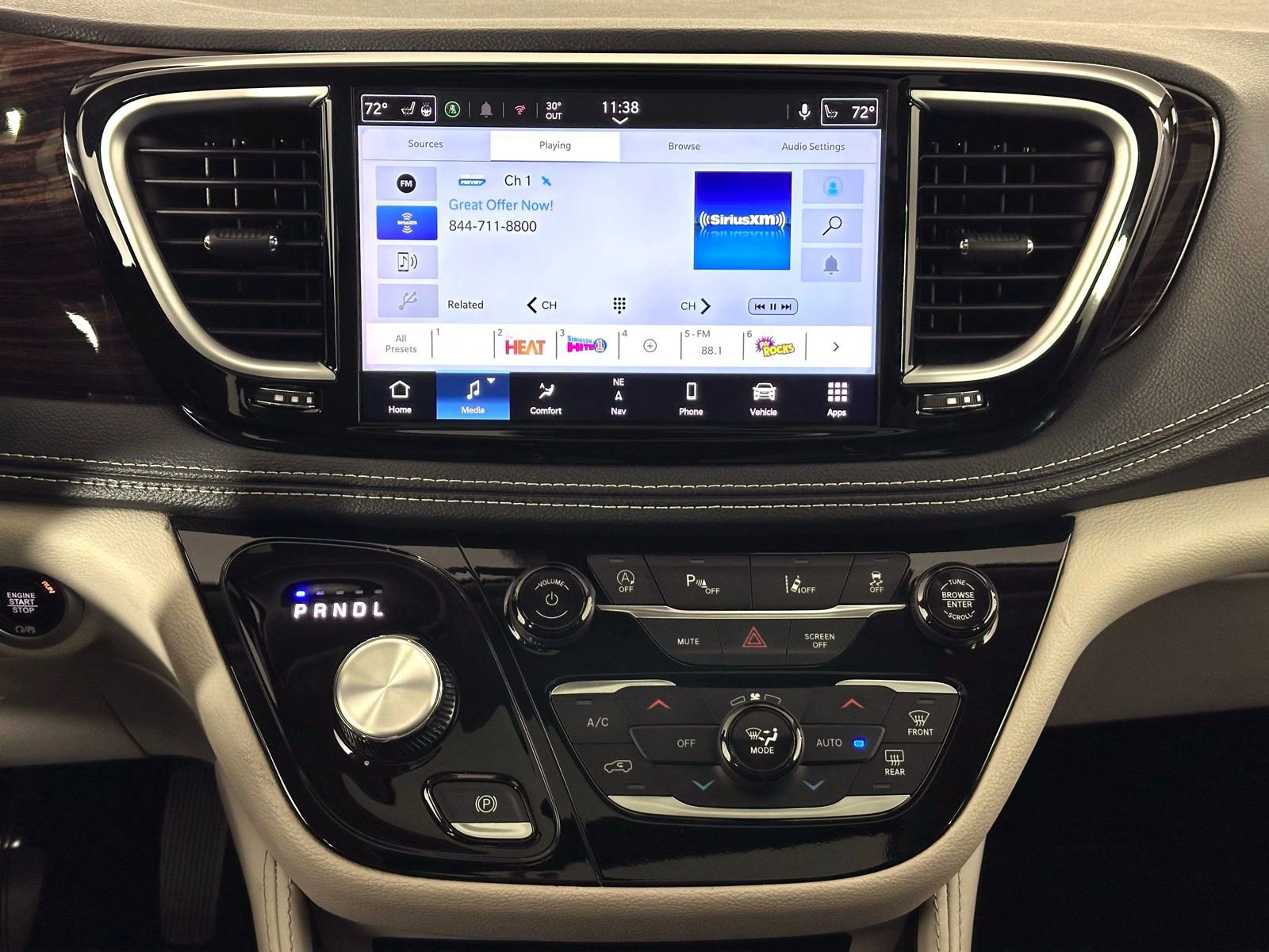 Used 2024 Chrysler Pacifica Limited image 17