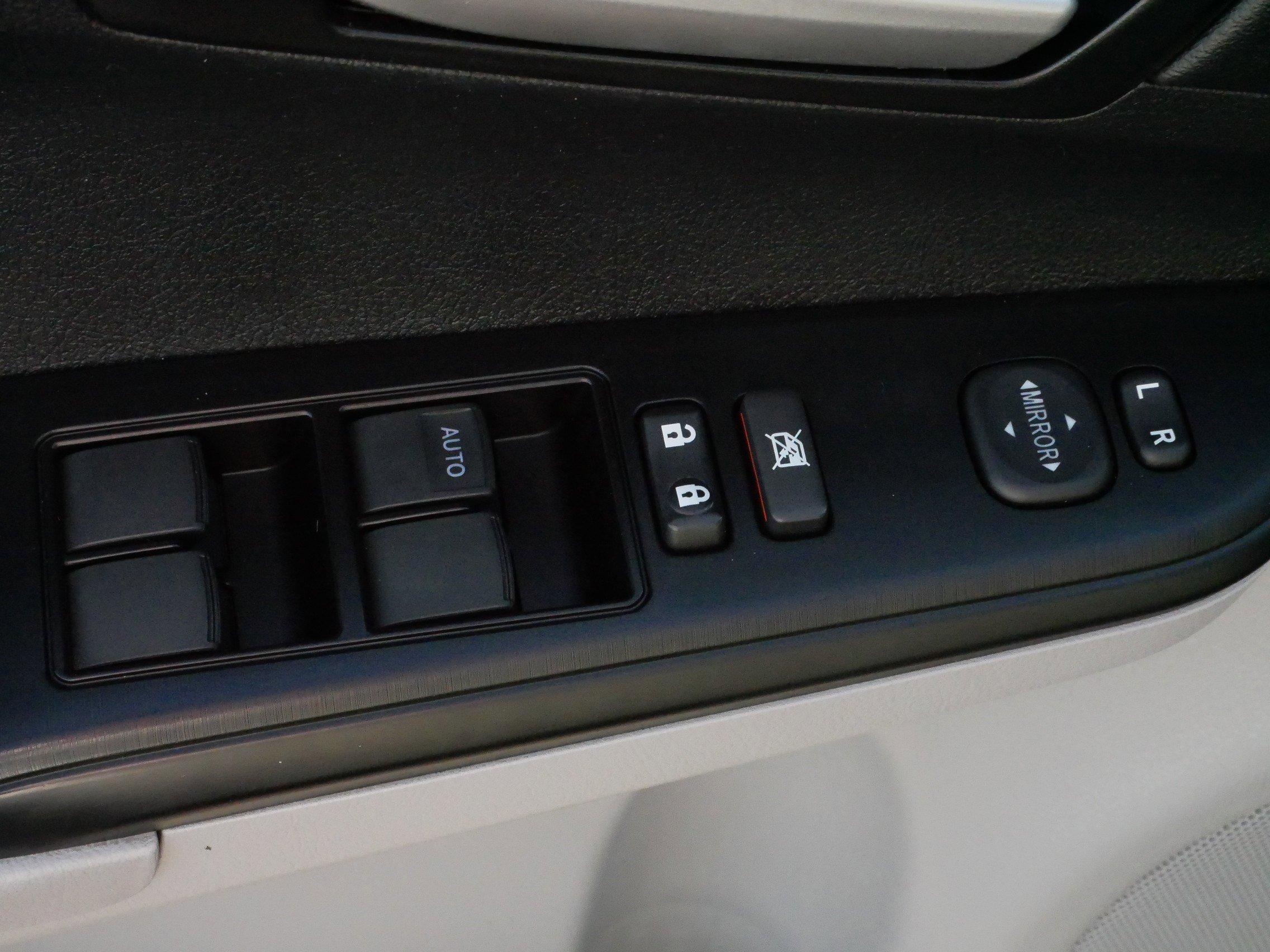 Used 2013 Toyota Camry LE image 19