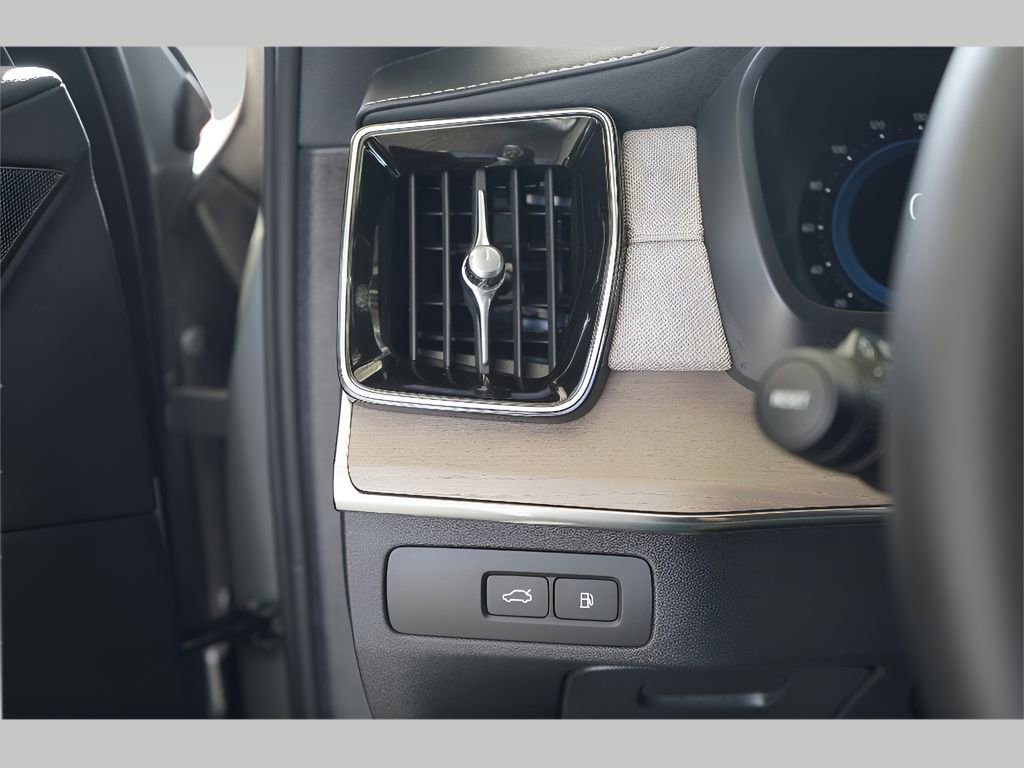 New 2025 Volvo XC90 T8 Core w/ Protection Package image 10