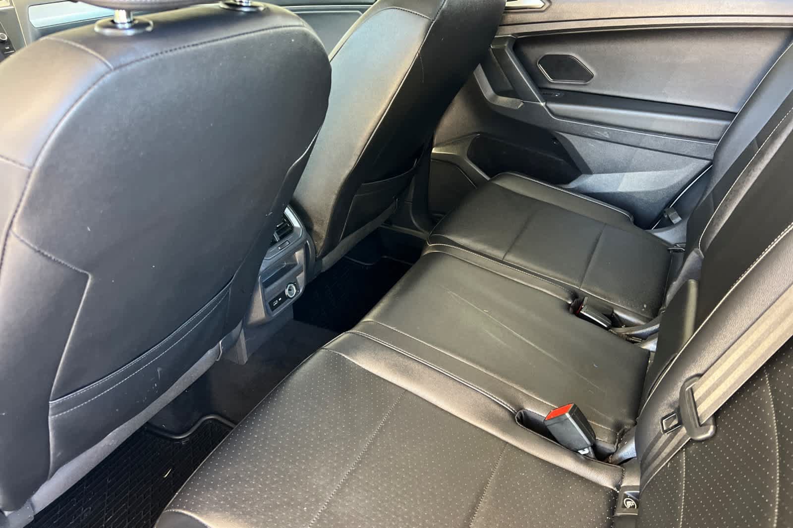Used 2020 Volkswagen Tiguan SE AWD/4WD image 4