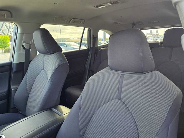 Used 2023 Toyota Highlander LE FWD image 24