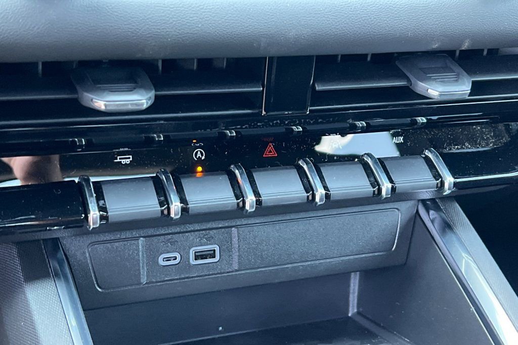 New 2025 GMC Canyon Elevation w/ Technology Package image 17