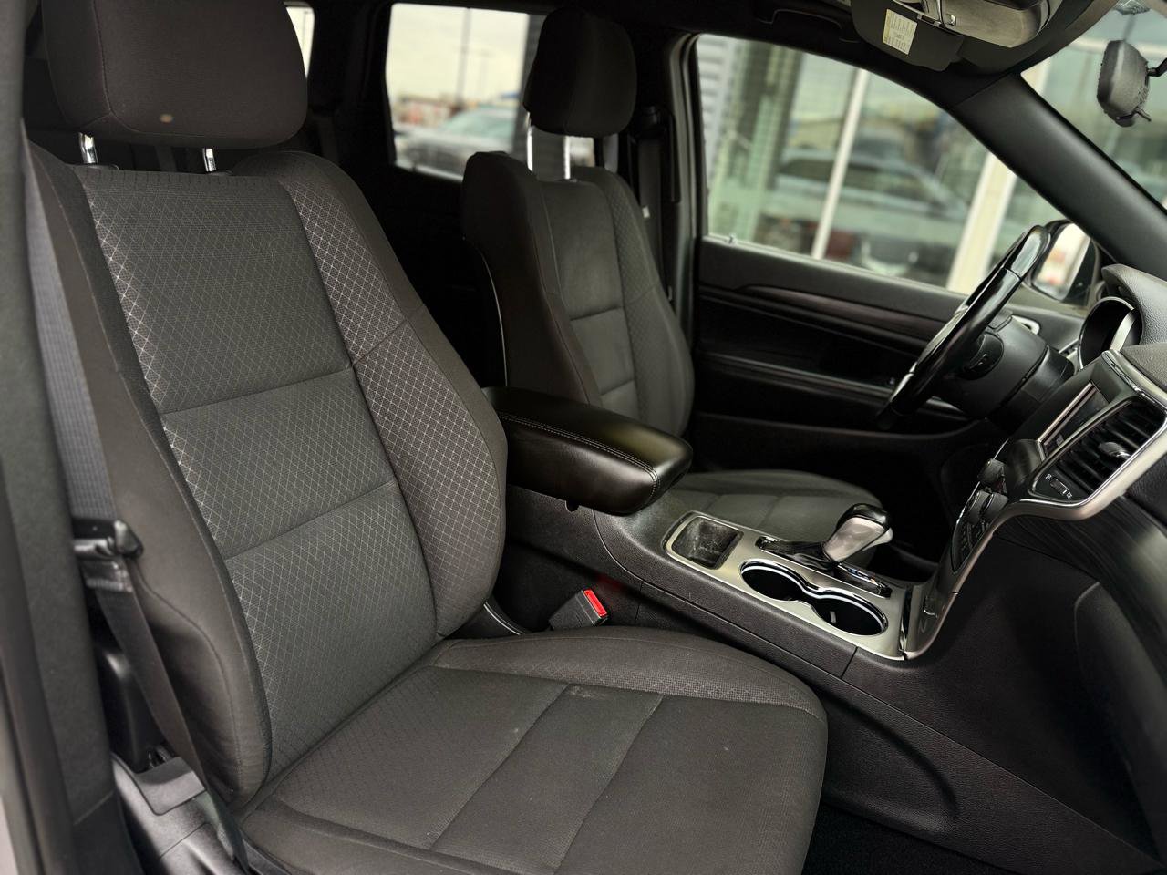Used 2021 Jeep Grand Cherokee Laredo RWD image 16