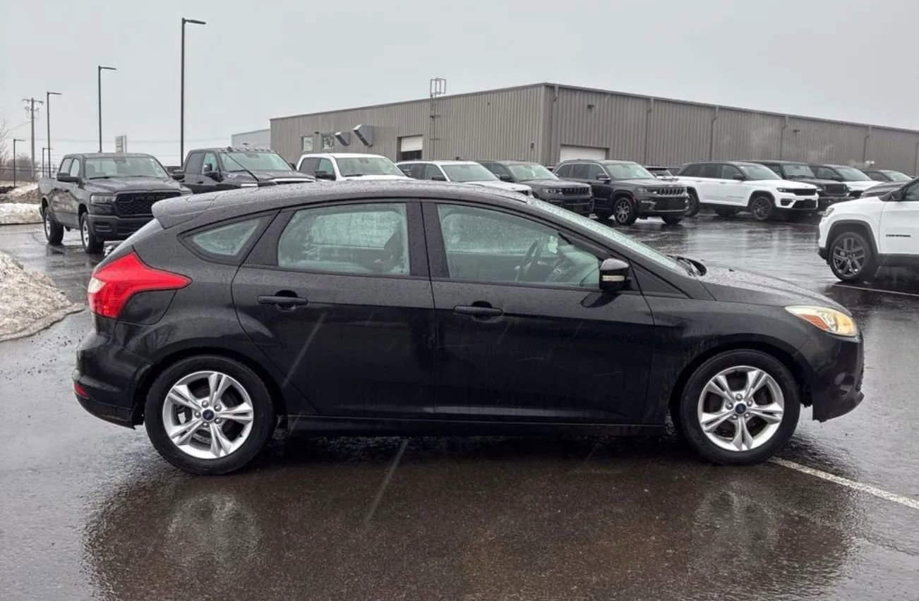 Used 2014 Ford Focus SE FWD image 2