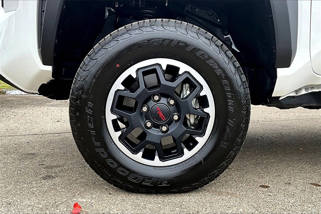 Used 2025 Toyota Tacoma TRD Off-Road image 11