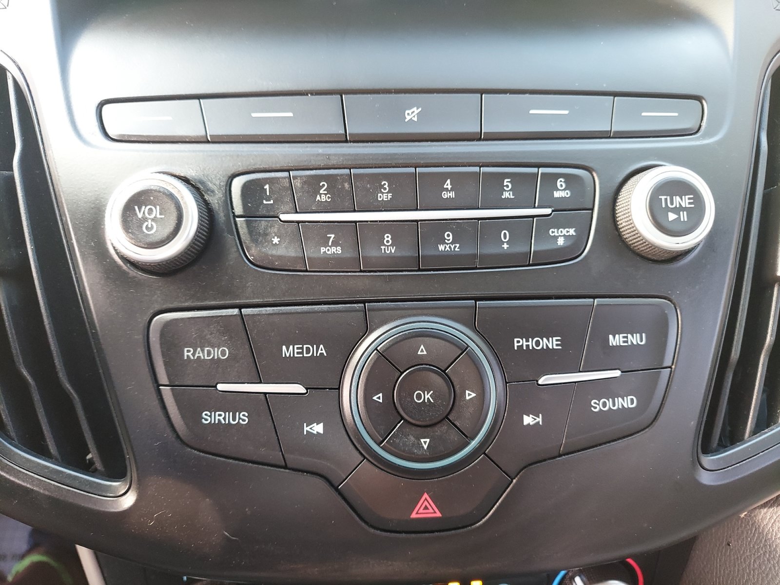 Used 2018 Ford Focus SE FWD image 16